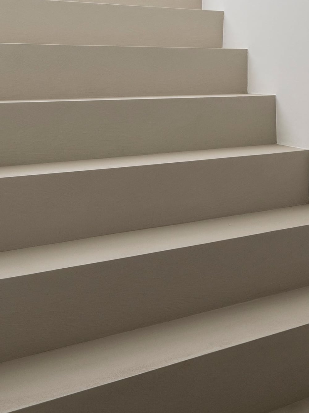 Nahaufnahme einer fugenlosen Treppe